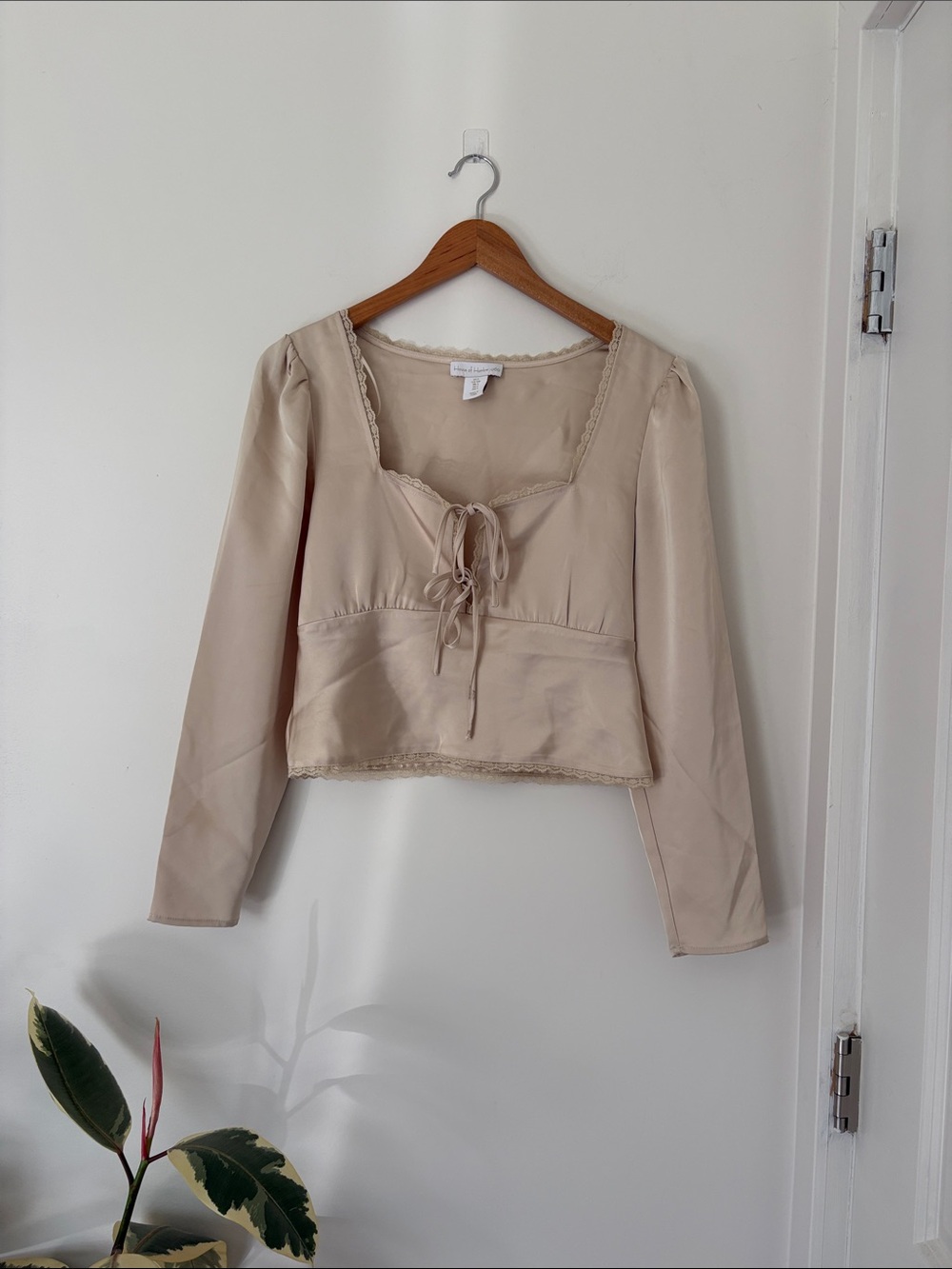 House of Harlow 1960 Cream Tie-Front Long Sleeve Blouse